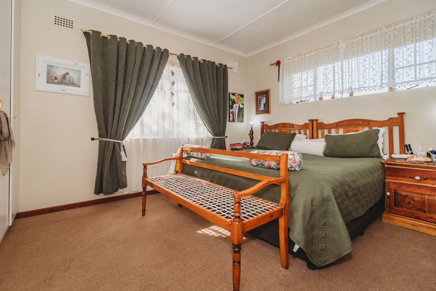 4 Bedroom Property for Sale in Heatherlands Western Cape